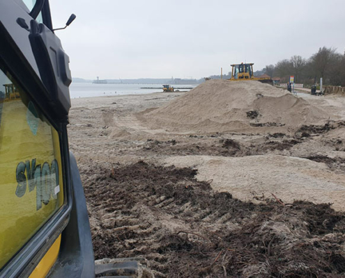 Blunk-Team Holtsee stellt vom Orkan zerstörten Strand wieder her 50