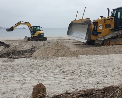 Blunk-Team Holtsee stellt vom Orkan zerstörten Strand wieder her 54