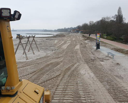 Blunk-Team Holtsee stellt vom Orkan zerstörten Strand wieder her 55